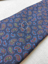 Charger l&#39;image dans la galerie, Burberrys&#39; cravate vintage paisley Made in England
