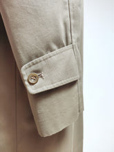 Afbeelding in Gallery-weergave laden, Aquascutum of London trench coat beige Aqua 5 100% coton Made in England L
