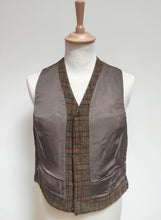 Carica l&#39;immagine nel visualizzatore di Gallery, Gilet de costume vintage tweed en laine à carreaux
