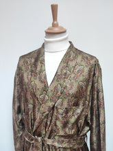 Charger l&#39;image dans la galerie, Robe de chambre paisley vintage à col châle en pure soie Made in Italy
