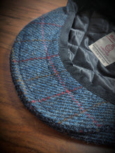 Charger l&#39;image dans la galerie, Harris Tweed casquette plate en pure laine à carreaux L/59
