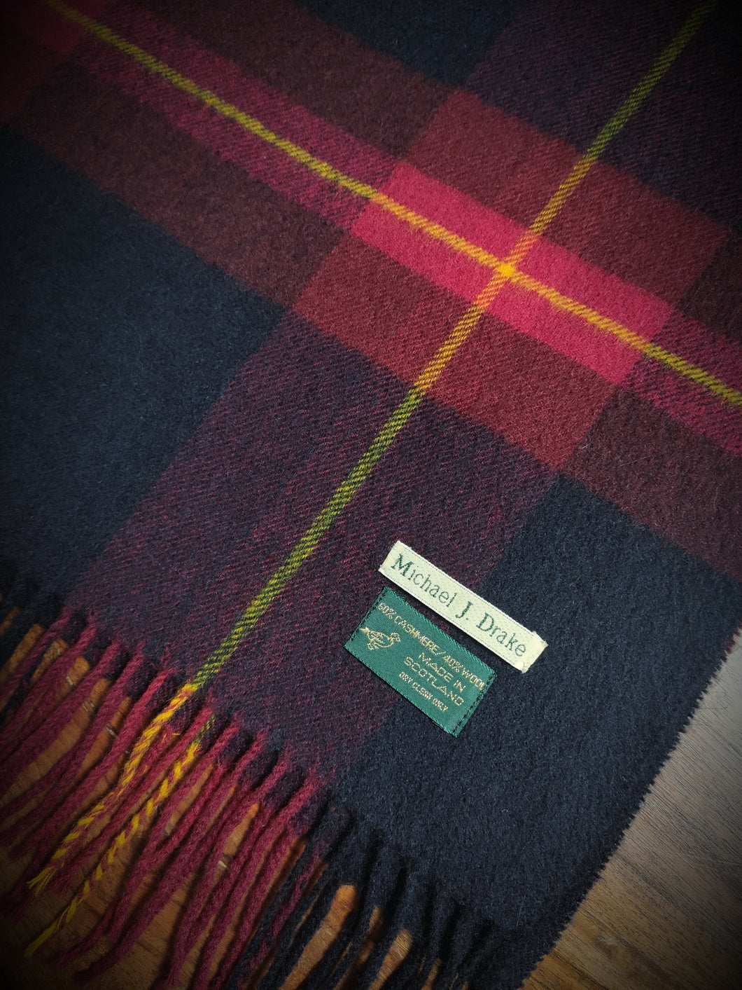 Michael J. Drake écharpe à carreaux en laine et cachemire Made in Scotland