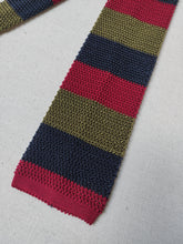 Afbeelding in Gallery-weergave laden, Andrew&#39;s Ties cravate vintage rayée en tricot de soie Made in Italy
