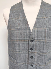 Carica l&#39;immagine nel visualizzatore di Gallery, Gilet de costume vintage en laine Prince de Galles L
