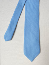 Charger l&#39;image dans la galerie, Christian Dior X Michael Drake cravate bleue en cachemire Made in England
