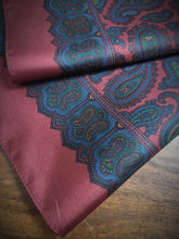 Afbeelding in Gallery-weergave laden, Francesco Smalto pochette paisley rouge en soie Made in England
