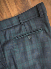 Afbeelding in Gallery-weergave laden, Walbusch pantalon tartan à carreaux en laine vierge 56
