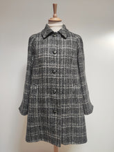 Carica l&#39;immagine nel visualizzatore di Gallery, Aquascutum X Old England Parma manteau femme en pure laine vierge
