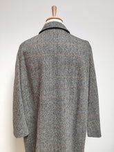 Afbeelding in Gallery-weergave laden, Harrods cape chevrons vintage en pure laine vierge Made in Scotland
