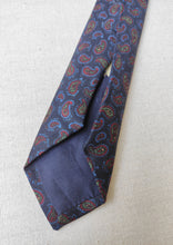 Afbeelding in Gallery-weergave laden, Burberrys&#39; cravate vintage paisley Made in England
