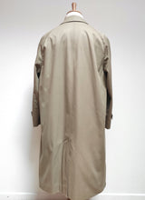 Afbeelding in Gallery-weergave laden, Aquascutum of London trench coat beige Aqua 5 100% coton Made in England L
