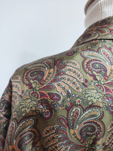 Carica l&#39;immagine nel visualizzatore di Gallery, Robe de chambre paisley vintage à col châle en pure soie Made in Italy
