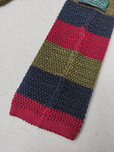 Afbeelding in Gallery-weergave laden, Andrew&#39;s Ties cravate vintage rayée en tricot de soie Made in Italy
