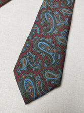 Charger l&#39;image dans la galerie, M. Bardelli cravate bordeaux en soie à motif paisley Made in England
