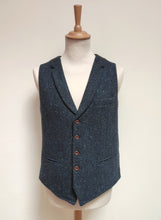 Charger l&#39;image dans la galerie, Harris Tweed X Francesco Fabbri gilet bleu chiné à chevrons en pure laine vierge 54
