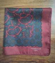 Afbeelding in Gallery-weergave laden, Francesco Smalto pochette paisley rouge en soie Made in England
