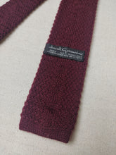 Charger l&#39;image dans la galerie, Cravate tricot vintage bordeaux 100% laine
