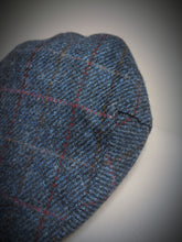 Carica l&#39;immagine nel visualizzatore di Gallery, Harris Tweed casquette plate en pure laine à carreaux L/59
