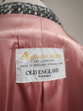 Carica l&#39;immagine nel visualizzatore di Gallery, Aquascutum X Old England Parma manteau femme en pure laine vierge
