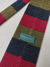 Afbeelding in Gallery-weergave laden, Andrew&#39;s Ties cravate vintage rayée en tricot de soie Made in Italy
