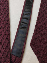 Carica l&#39;immagine nel visualizzatore di Gallery, Gianfranco Ferre cravate vintage bordeaux en maille 100% soie Made in Italy
