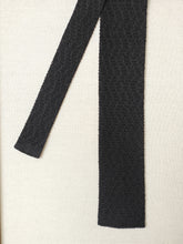 Afbeelding in Gallery-weergave laden, Cravate vintage noire en tricot de soie Made in England
