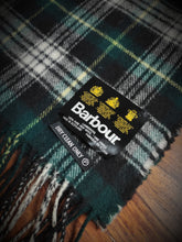 Charger l&#39;image dans la galerie, Barbour écharpe à carreaux 100% laine vierge Made in Scotland
