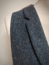 Charger l&#39;image dans la galerie, Harris Tweed X Francesco Fabbri gilet bleu chiné à chevrons en pure laine vierge 54
