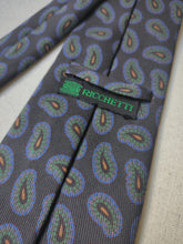 Charger l&#39;image dans la galerie, Ricchetti Parma cravate grise à motif paisley en soie Made in Italy
