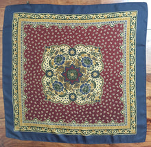 Carica l&#39;immagine nel visualizzatore di Gallery, Breuer foulard carré vintage 100% soie à motif floral Made in France
