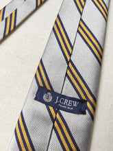 Afbeelding in Gallery-weergave laden, J. Crew cravate club en soie Made in USA
