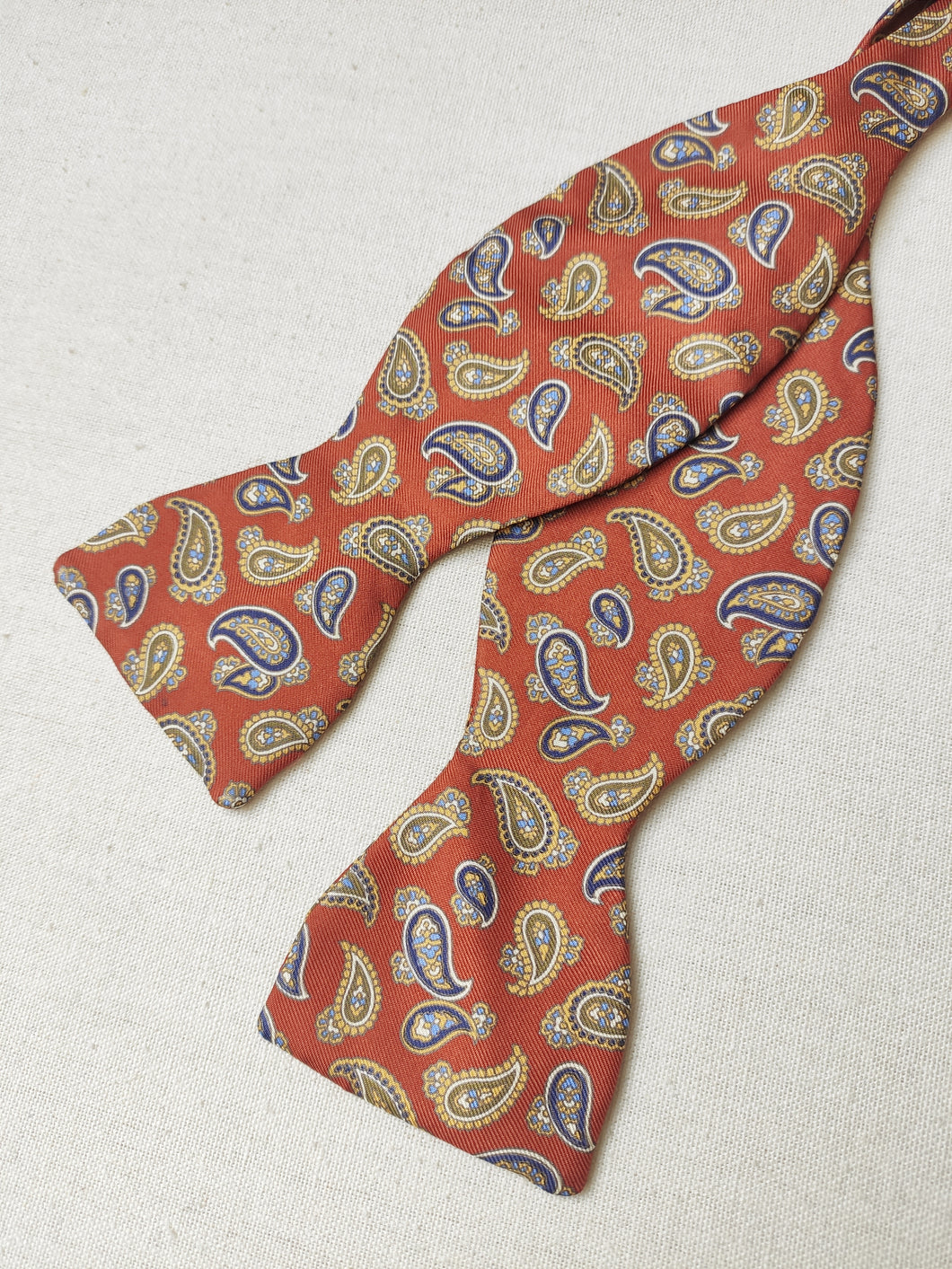 Noeud papillon vintage paisley orange en soie