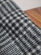 Charger l&#39;image dans la galerie, Harris Mackenzie écharpe vintage à carreaux en laine d&#39;agneau
