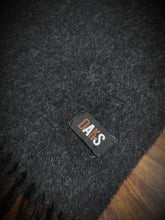 Charger l&#39;image dans la galerie, Daks écharpe grise vintage 100% lambswool Made in Scotland
