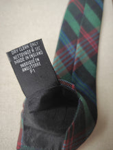 Charger l&#39;image dans la galerie, Dunhill cravate tartan en laine et soie Made in England
