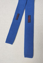 Charger l&#39;image dans la galerie, Cravate vintage bleue en maille 100% laine Made in Italy
