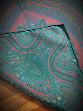 Afbeelding in Gallery-weergave laden, Polo Ralph Lauren pochette verte paisley en soie
