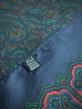 Afbeelding in Gallery-weergave laden, Pochette en soie marine à motif paisley Made in England
