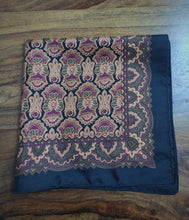 Charger l&#39;image dans la galerie, Pochette noire vintage en soie à motif floral Made in England
