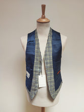 Charger l&#39;image dans la galerie, Suitsupply gilet de costume à carreaux en laine soie et lin XS
