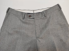 Carica l&#39;immagine nel visualizzatore di Gallery, Suitsupply pantalon gris flanelle 100% laine 48/50
