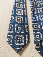 Afbeelding in Gallery-weergave laden, Drake&#39;s cravate en soie à motif géométrique
