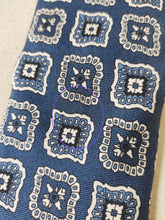 Afbeelding in Gallery-weergave laden, Drake&#39;s cravate en soie à motif géométrique
