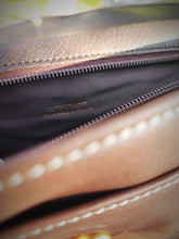 Carica l&#39;immagine nel visualizzatore di Gallery, Longchamp vintage sac à bandoulière 100% cuir
