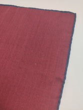 Carica l&#39;immagine nel visualizzatore di Gallery, Pochette bordeaux en laine et soie Brooks Brothers
