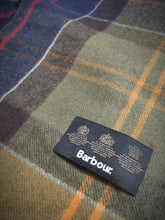 Afbeelding in Gallery-weergave laden, Barbour écharpe à carreaux 100% laine
