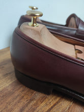 Carica l&#39;immagine nel visualizzatore di Gallery, Crockett &amp; Jones mocassins burgundy Yale 8 UK/42 FR
