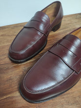 Carica l&#39;immagine nel visualizzatore di Gallery, Crockett &amp; Jones mocassins burgundy Yale 8 UK/42 FR
