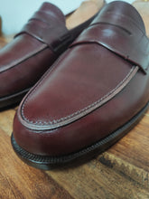 Afbeelding in Gallery-weergave laden, Crockett &amp; Jones mocassins burgundy Yale 8 UK/42 FR
