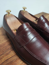 Carica l&#39;immagine nel visualizzatore di Gallery, Crockett &amp; Jones mocassins burgundy Yale 8 UK/42 FR
